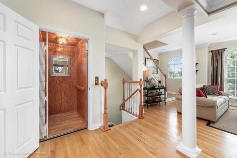 107 Spring Ave, Naperville, IL 60540 photo 2