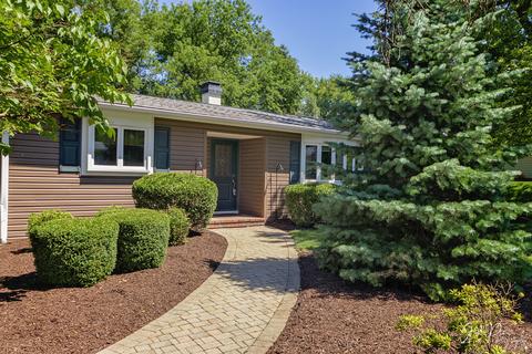 1012 Hayden Dr, Mchenry, IL 60051 photo 3
