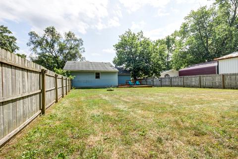 412 E Broadway St, Tolono, IL 61880 photo 8