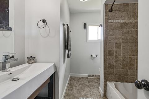 149 S Jane Dr, Elgin, IL 60123 photo 11