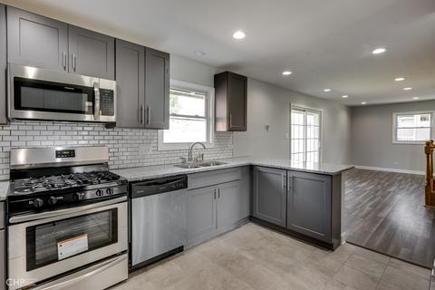 7535 S Ferdinand Ave, Bridgeview, IL 60455 photo 2