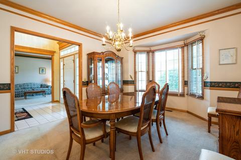 2041 Robinwood Dr, Algonquin, IL 60102 photo 5
