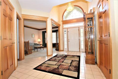 2041 Robinwood Dr, Algonquin, IL 60102 photo 2