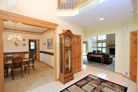 2041 Robinwood Dr, Algonquin, IL 60102 photo 3