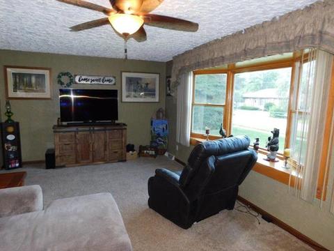 110 E Odell St, Gardner, IL 60424 photo 3