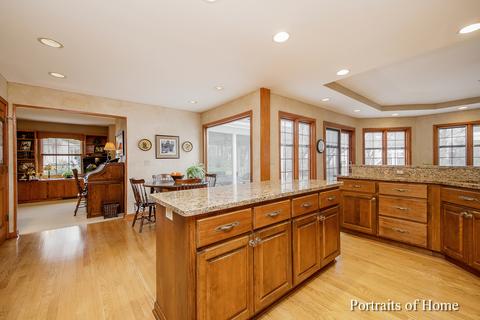 633 Brighton Dr, Wheaton, IL 60189 photo 3