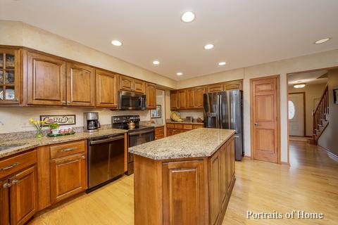 633 Brighton Dr, Wheaton, IL 60189 photo 4