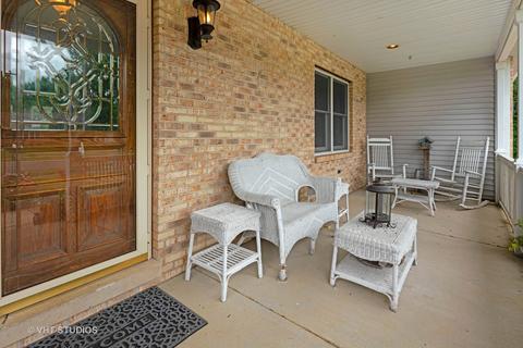 203 Deerhaven Dr, Minooka, IL 60447 photo 2