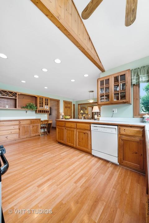 203 Deerhaven Dr, Minooka, IL 60447 photo 9