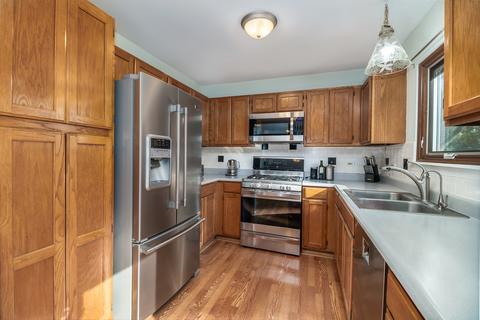 1340 Golfview St, Aurora, IL 60506 photo 2