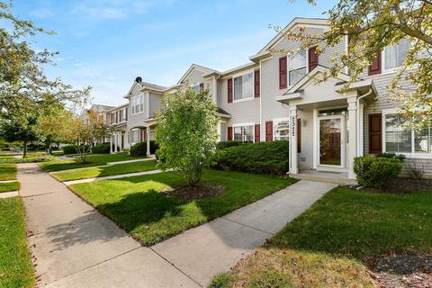 2322 Reflections Dr, Aurora, IL 60502 photo 2