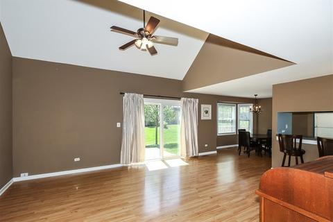 4571 Olmstead Dr, Hoffman Estates, IL 60192 photo 11