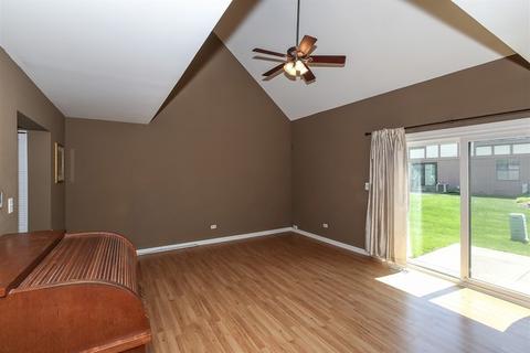 4571 Olmstead Dr, Hoffman Estates, IL 60192 photo 6