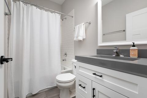 947 E Prairie Ave, Des Plaines, IL 60016 photo 10