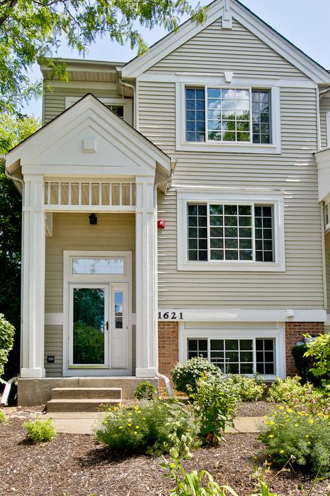 1621 Geneva Dr, Wheeling, IL 60090 photo 2