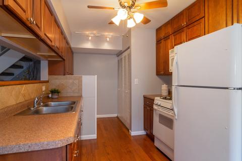 1682 Williamsburg Ct #E, Wheaton, IL 60189 photo 4
