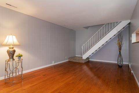 1682 Williamsburg Ct #E, Wheaton, IL 60189 photo 3
