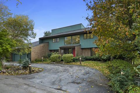 9646 Reding Cir, Des Plaines, IL 60016 photo 2