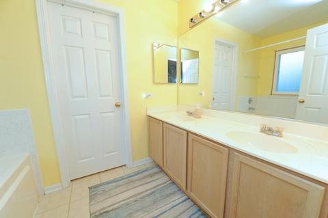 130 Willow Rd, Wheeling, IL 60090 photo 44