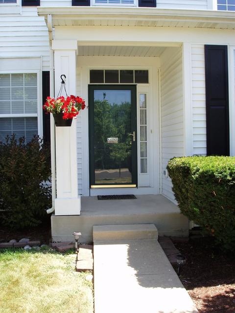 2872 Lundquist Dr, Aurora, IL 60503 photo 2