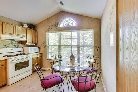 375 Aberdeen Ct #3, Bartlett, IL 60103 photo 4