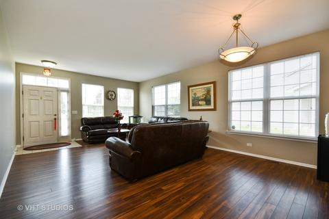 1768 Barnett Ln, Bartlett, IL 60103 photo 3