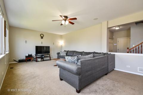 1768 Barnett Ln, Bartlett, IL 60103 photo 9