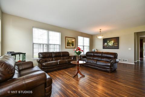1768 Barnett Ln, Bartlett, IL 60103 photo 2