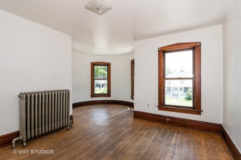 472 N Spring St, Elgin, IL 60120 photo 2