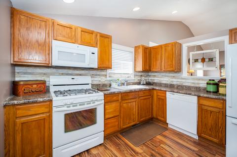 707 Cherry Tree Ln, Genoa, IL 60135 photo 5