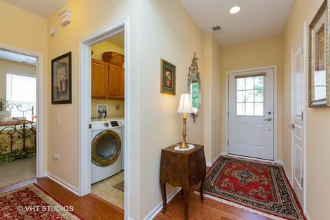 2807 Edgewater Dr, Elgin, IL 60124 photo 3