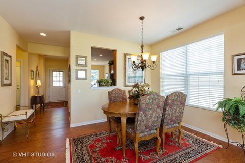 2807 Edgewater Dr, Elgin, IL 60124 photo 10