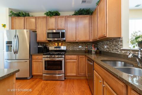 2807 Edgewater Dr, Elgin, IL 60124 photo 4