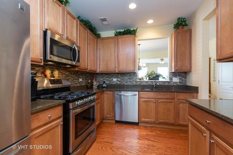 2807 Edgewater Dr, Elgin, IL 60124 photo 9