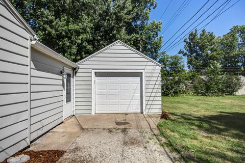 10 Wach Dr, Bloomington, IL 61701 photo 2