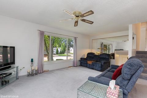 1530 Lawrence Ave, Elgin, IL 60123 photo 2
