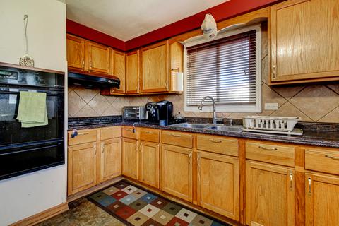 9275 Cedar Ln, Des Plaines, IL 60016 photo 9