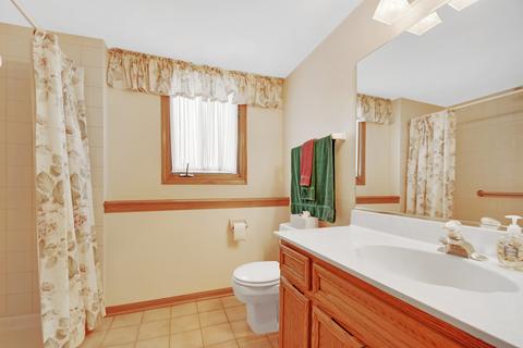 8025 Deer Path, Justice, IL 60458 photo 18