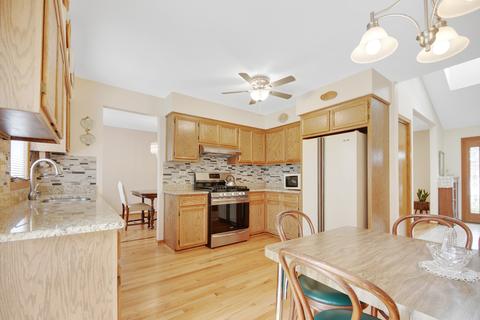 8025 Deer Path, Justice, IL 60458 photo 9