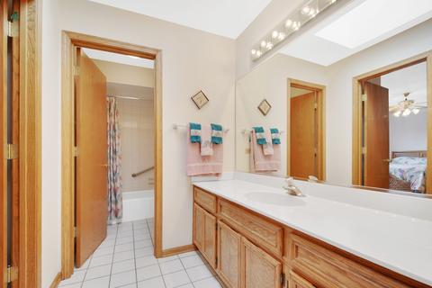8025 Deer Path, Justice, IL 60458 photo 14