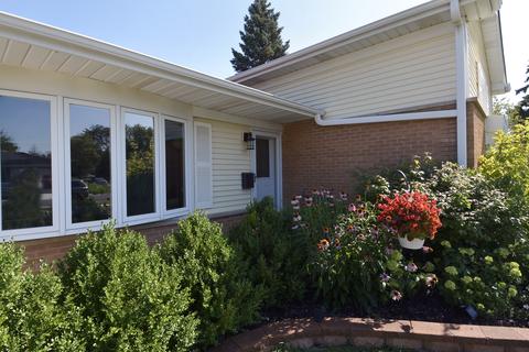 570 King Ln, Des Plaines, IL 60016 photo 3
