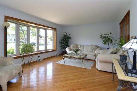 570 King Ln, Des Plaines, IL 60016 photo 4