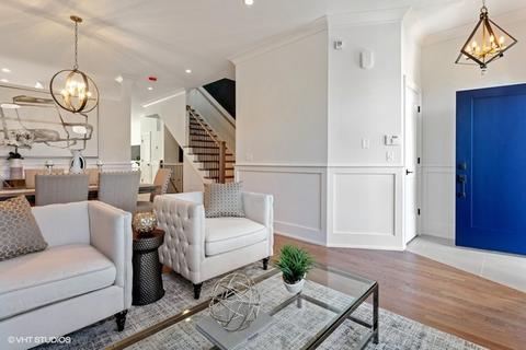 4621 S Champlain Ave, Chicago, IL 60653 photo 3