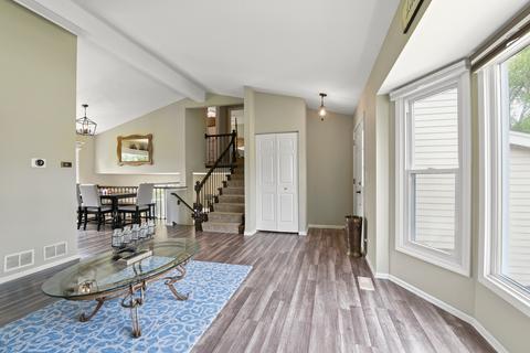 943 Shady Tree Ln, Wheeling, IL 60090 photo 4