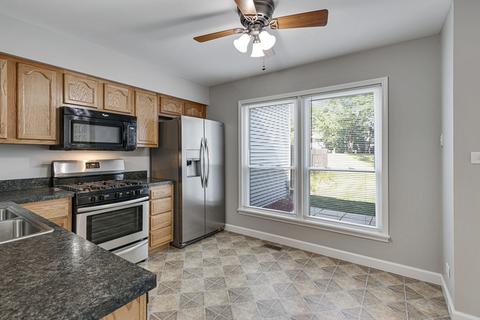 1933 Whitingham Ln, Hoffman Estates, IL 60195 photo 9