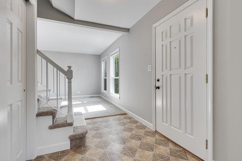1933 Whitingham Ln, Hoffman Estates, IL 60195 photo 2