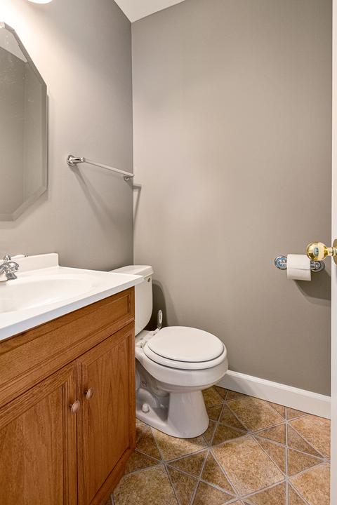 1933 Whitingham Ln, Hoffman Estates, IL 60195 photo 12