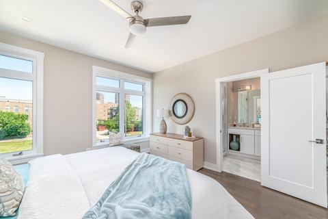 347 E 43rd St, Chicago, IL 60653 photo 4