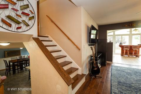 655 Alcoa Ln, Hoffman Estates, IL 60169 photo 3
