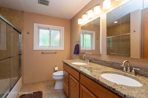 655 Alcoa Ln, Hoffman Estates, IL 60169 photo 14